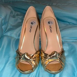 Bebe Bryiana Gold Peep Toe Heels size 6.5